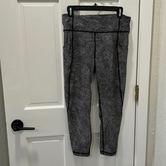 Lululemon - Picture 1 of 4